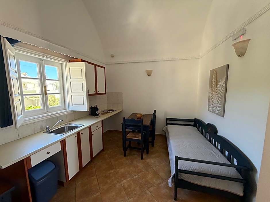 Leonidas Apartments