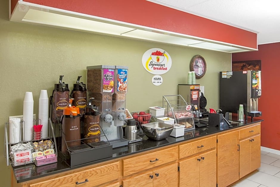 Super 8 by Wyndham Dothan