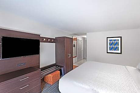 1 King Standard Communications Accessible Tub