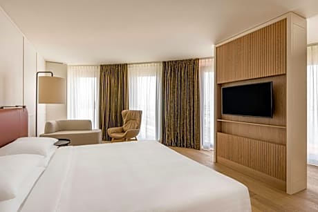 Ambassador Suite, M Club lounge access, 3 Bedroom Suite