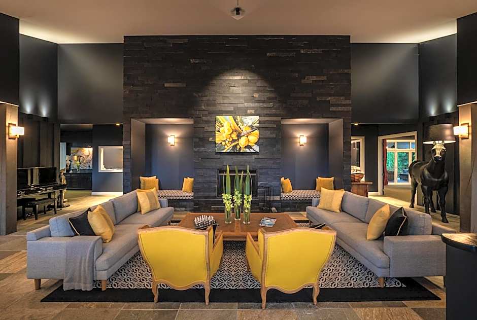 Woodhouse Mountain Lodge
