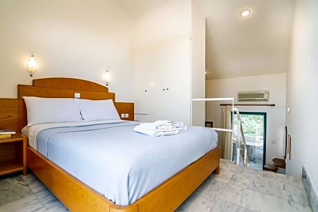 Studio Apartment with Sea View