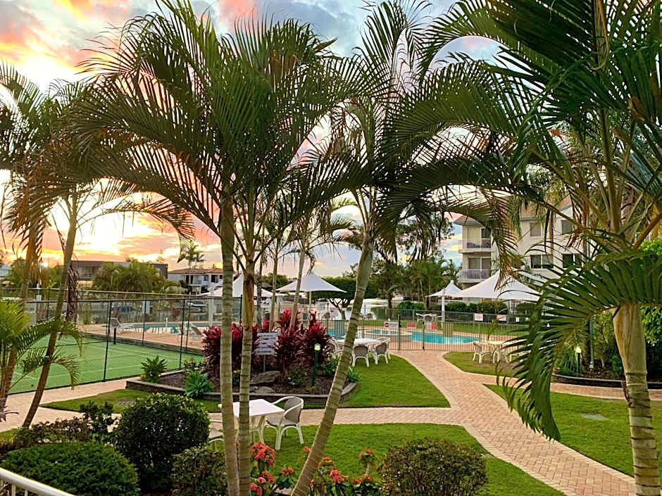 Pelican Cove Waterfront Apartment