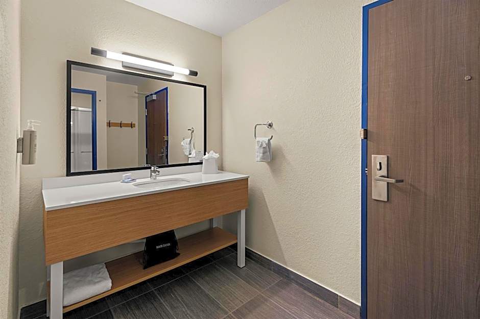 Spark by Hilton Fort Wayne