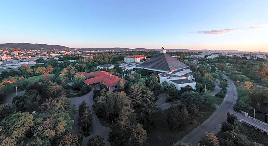 EVENTHOTEL PYRAMIDE & CONGRESS CENTER