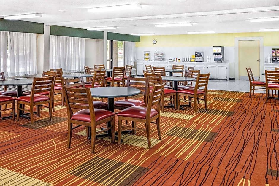Days Inn & Suites by Wyndham Williamsburg Colonial