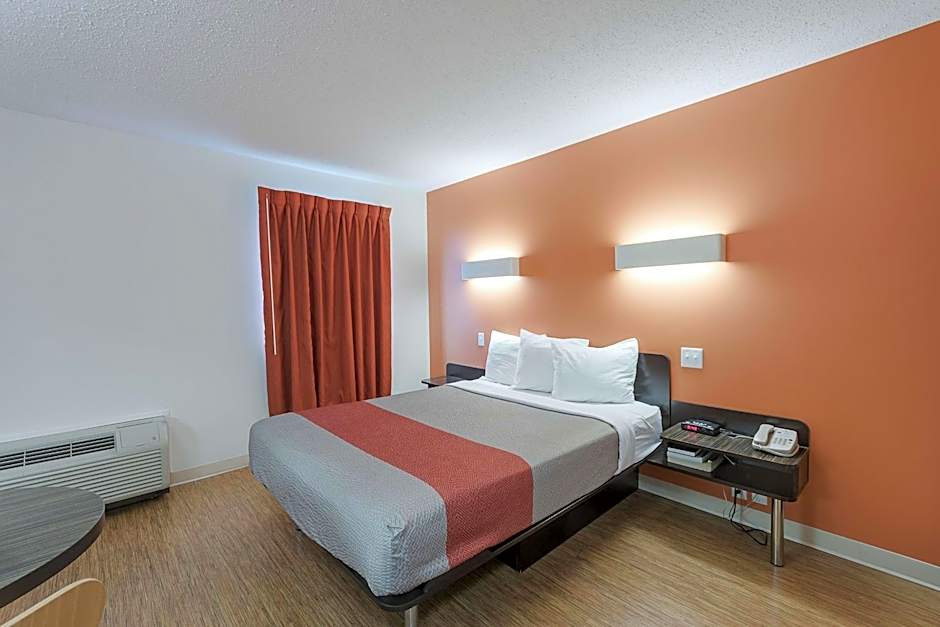 Photo 1 of 35 of Motel 6-Brandon, MB