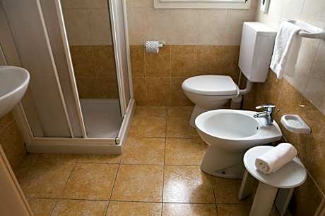 Double Room (1 Adult)