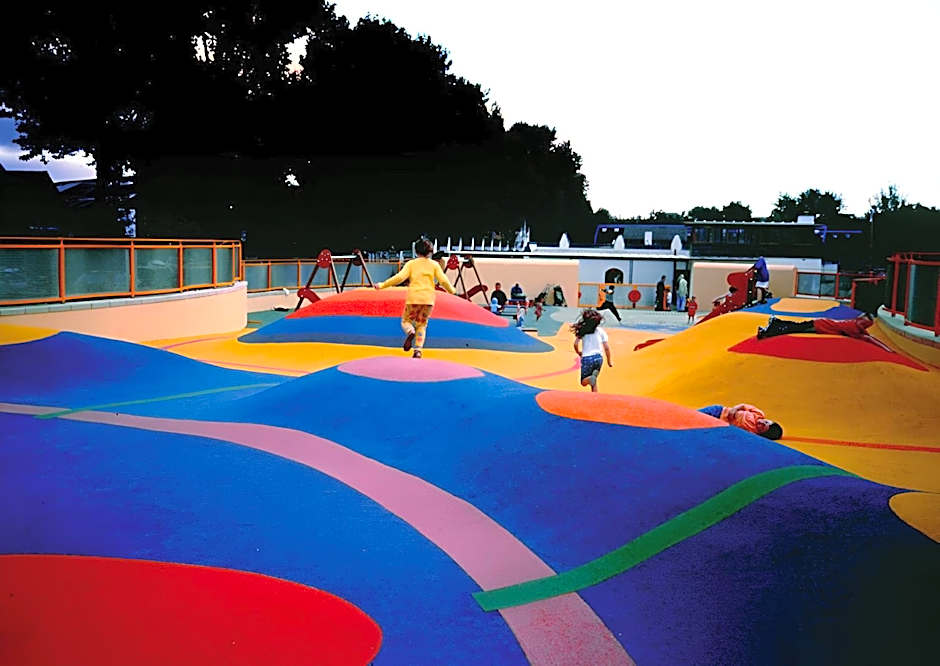 Portobello Apt with Floor-to-Ceiling Views