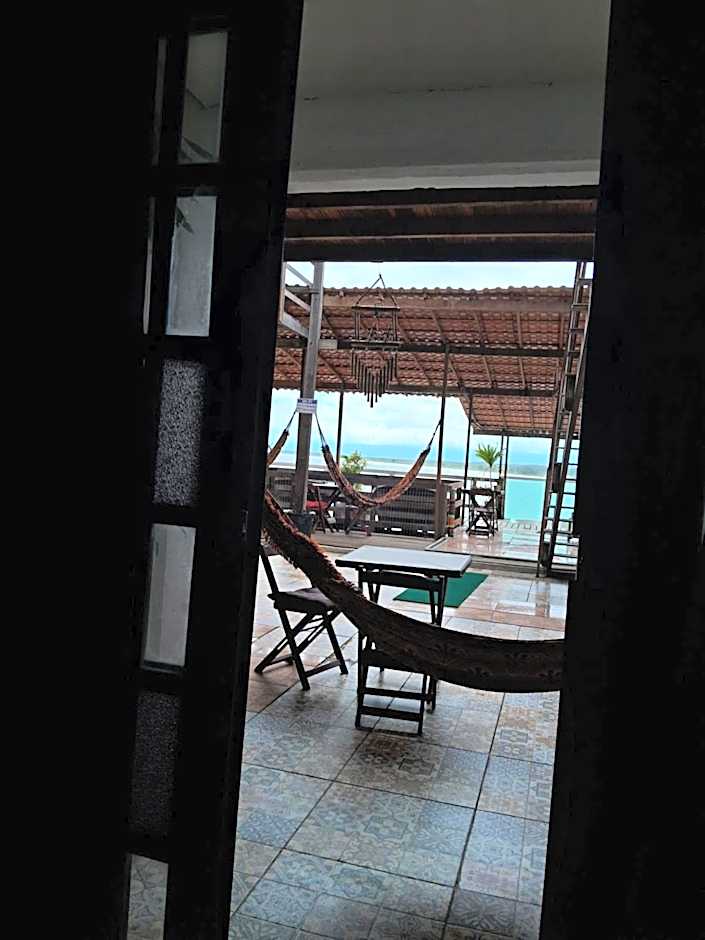 Pousada Marambaia Café - Praiana, econômica, Com café da manhã, piscina ao ar livre e hidromassagem aquecida -Frente para o mar