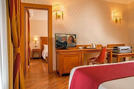 SUITE-2 KING BEDS,SNGLRM,2RM,2BALC,40SQM