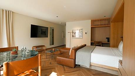 Superior King Suite