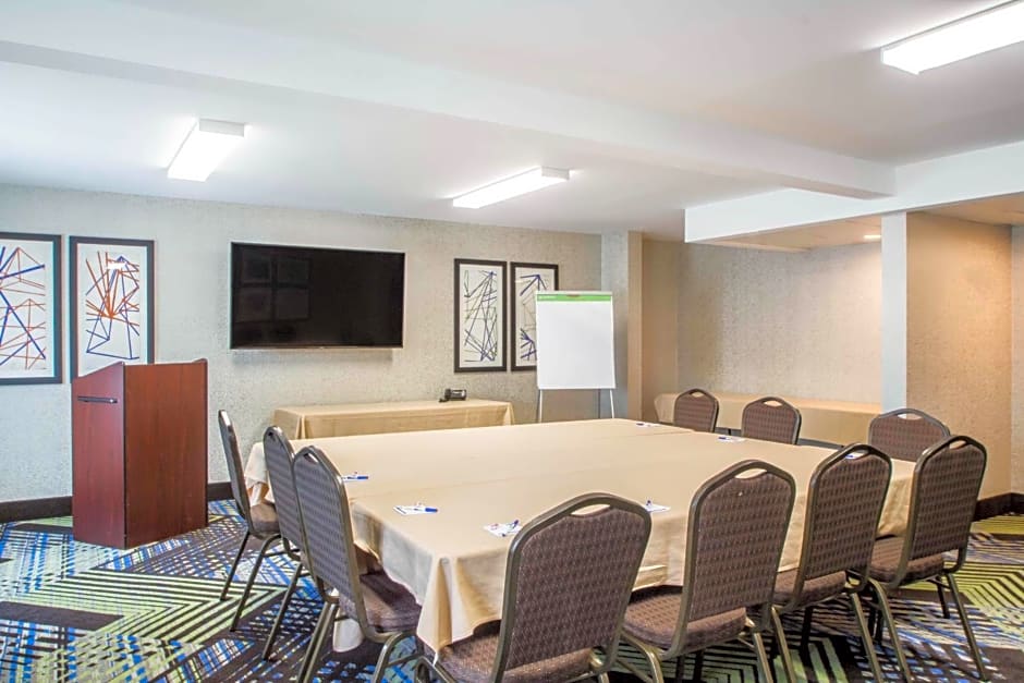 Holiday Inn Express & Suites Albany Airport - Wolf Road