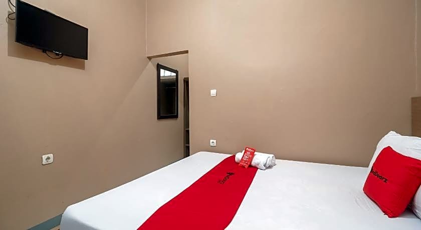 RedDoorz Syariah @ Bulak Kapal