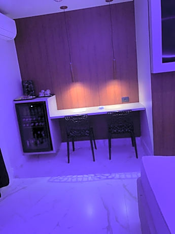 Queen Suite with Spa Bath