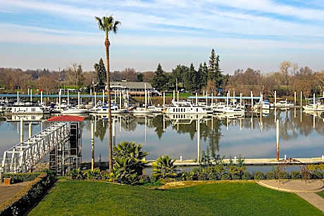 Deluxe Room, 1 King Bed with Sofa bed, Balcony (1 King Bed and 1 Double Sofa Bed)