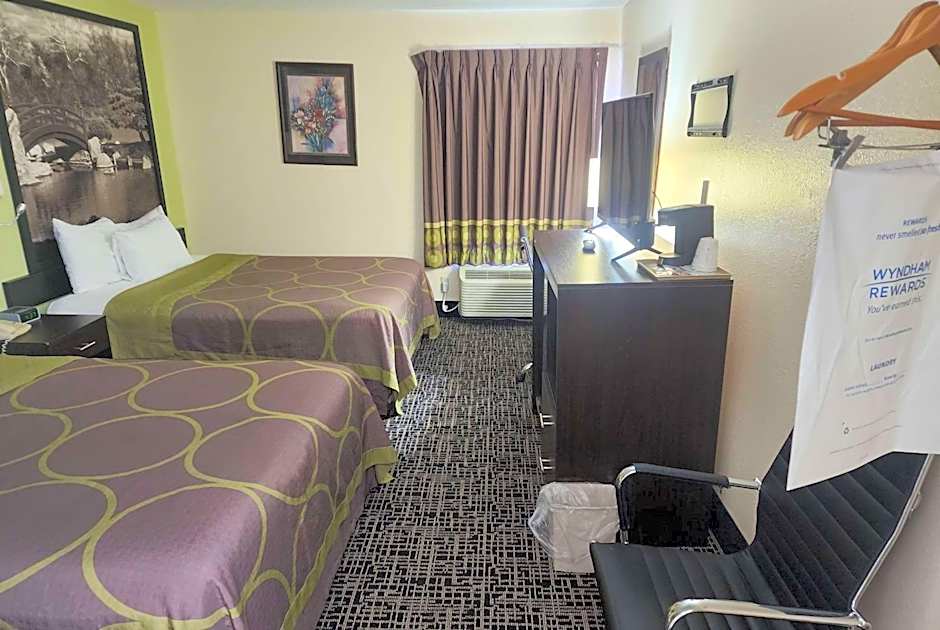 Super 8 by Wyndham Galesburg