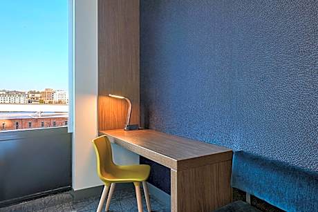 Room, 1 King Bed, Hearing Accessible (1 King Bed)