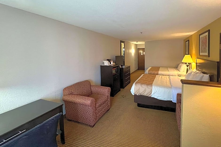 Quality Inn & Suites Farmington