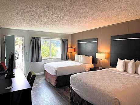 Queen Room with Two Queen Beds Pet Friendly