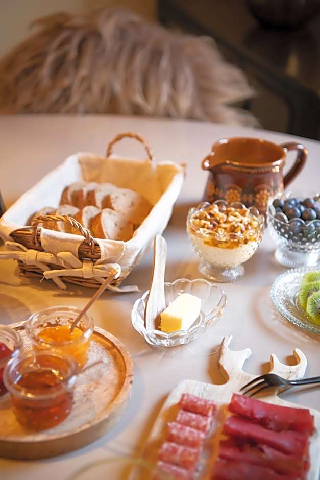 Casa Pasch - Boutique Bed and Breakfast in Cumpadials