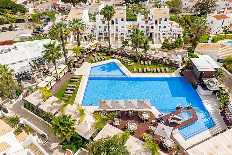 Apartamentos Honorio - Pool and Garden