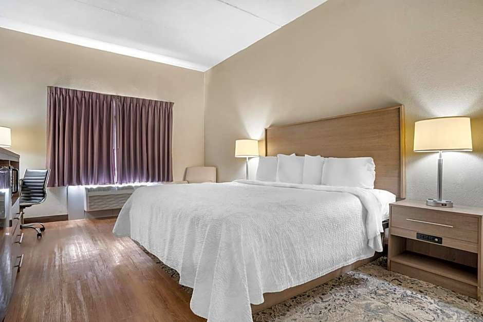 Red Roof Inn & Suites Vicksburg