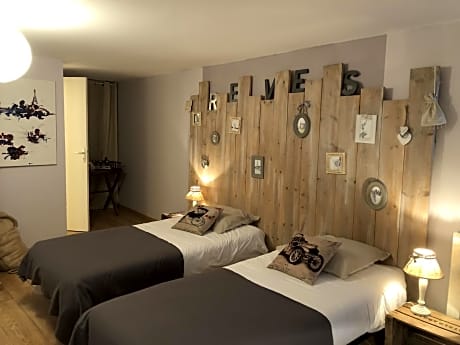 Triple-Confort-Salle de bain et douche-Vue sur la cour-RDC