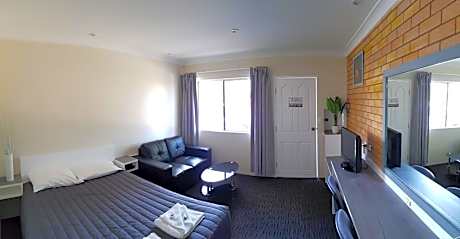 Queen Room with Garden View