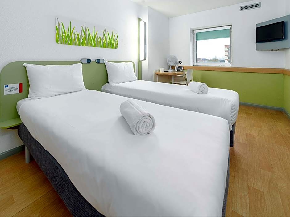 Photo 1 of 10 of 2 Twin Beds, Accessible