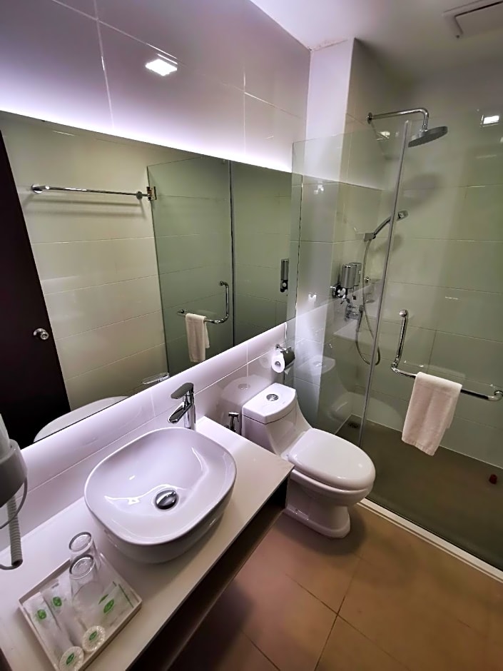 Green World Hotel