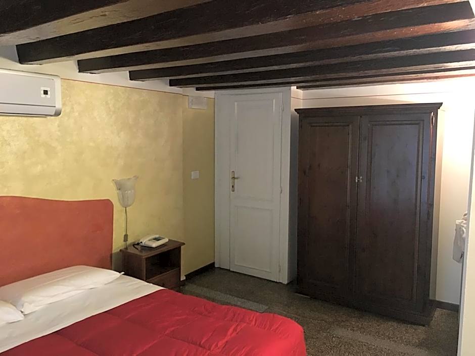 Palazzo Lion Morosini - Check in presso Locanda Ai Santi Apostoli