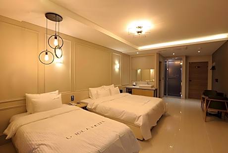 Deluxe Triple Room with Sea View