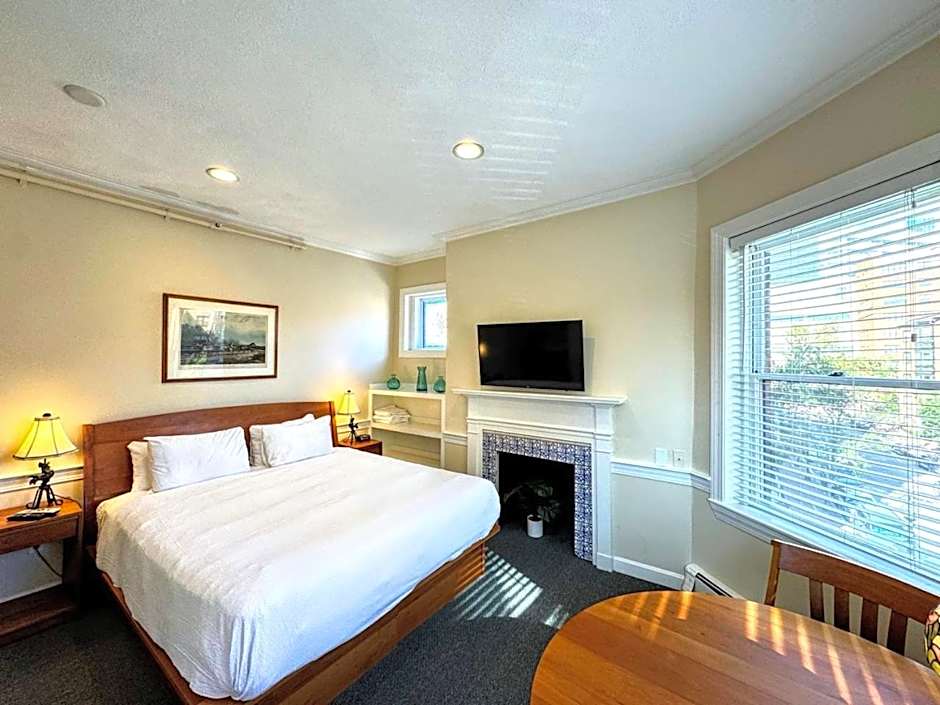 Photo 1 of 8 of Studio 1 King Bed