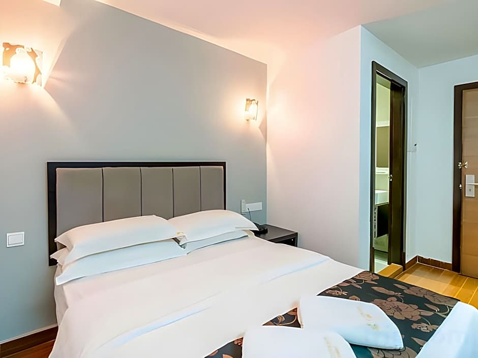 Kk Waterfront Hotel