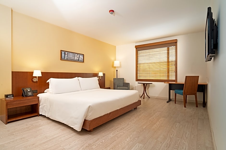 Photo 1 of 4 of Standard 1 King Bed
