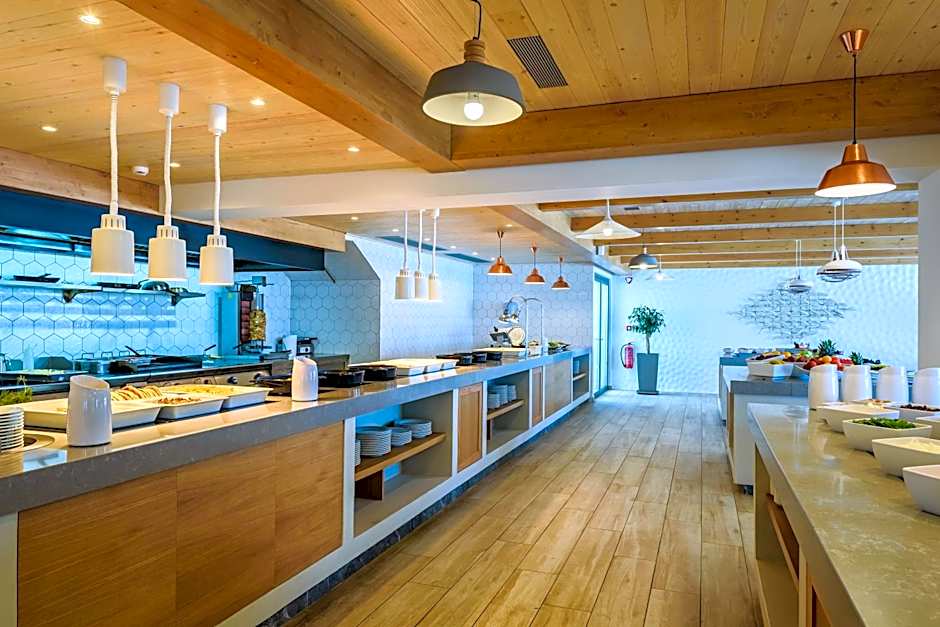 Solimar White Pearl - Adults Only