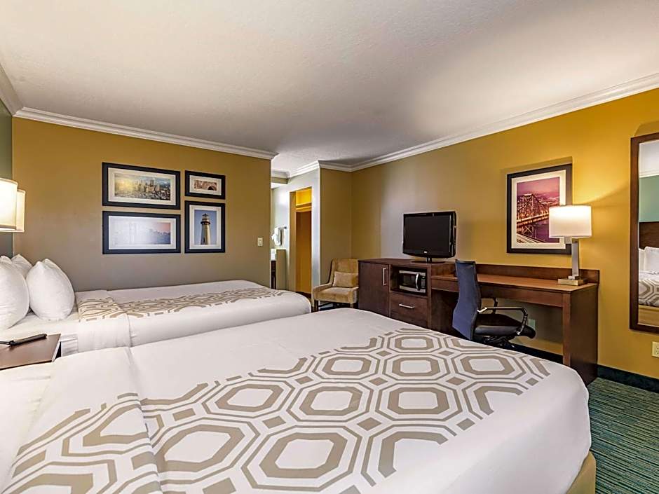 La Quinta Inn & Suites by Wyndham San Francisco Airport West