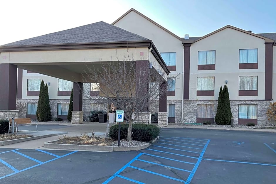 Days Inn & Suites by Wyndham La Crosse-Onalaska