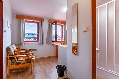 Economy Triple Room