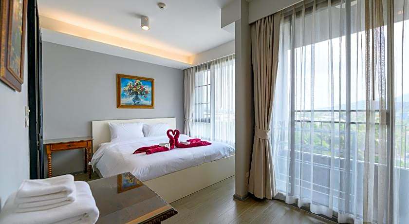 6th Avenue Surin Beach