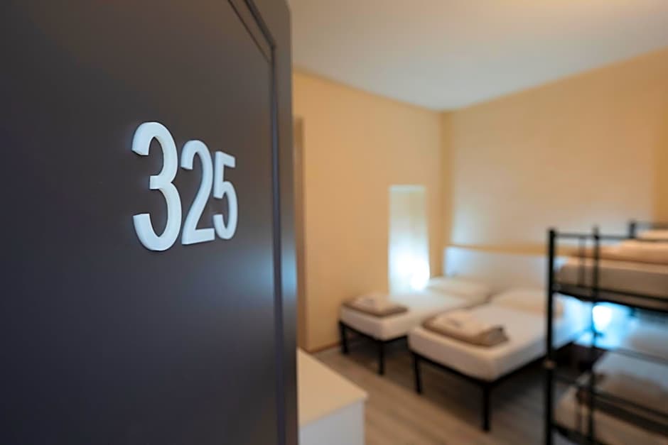 Hotel & Hostel 7