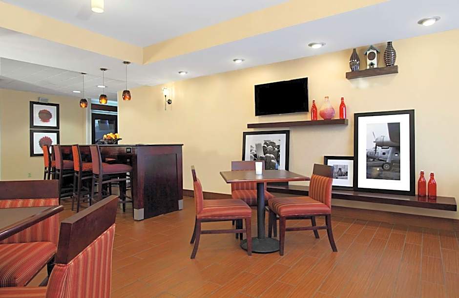 Hampton Inn By Hilton Columbus-Airport