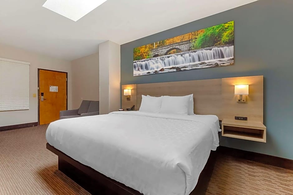 Clarion Pointe Tomah