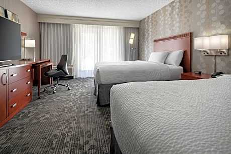 Double Room with Two Double Beds and Bathtub - Mobility Access/Hearing Accessible