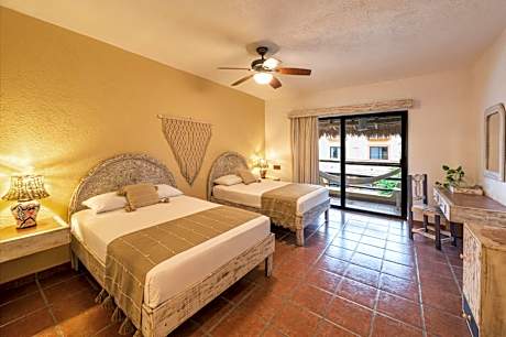 Standard Twin Room with City View