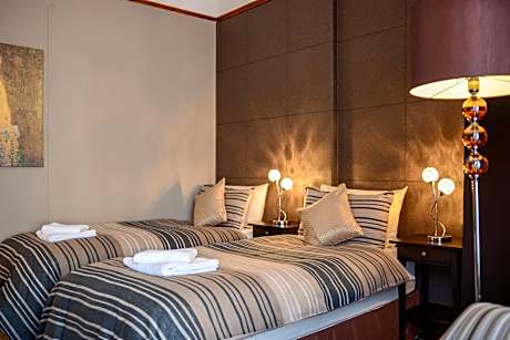 Standard Twin Room with Shared Bathroom