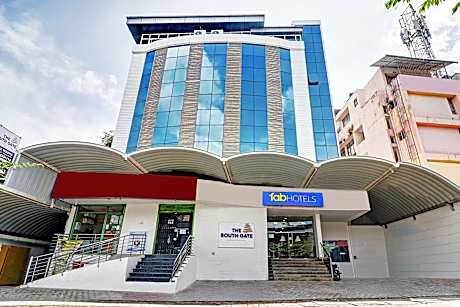 FabHotel The South Gate - Nr. Sreekanteswaram Temple