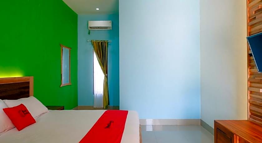 RedDoorz near Taman Makam Pahlawan Tatura