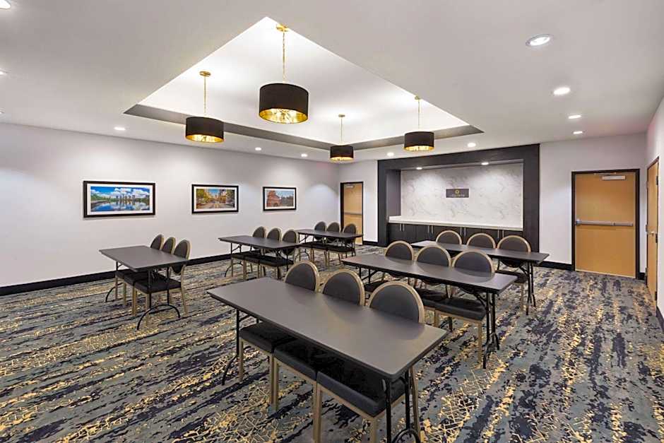 La Quinta Inn & Suites by Wyndham Austin Parmer/Tech Ridge